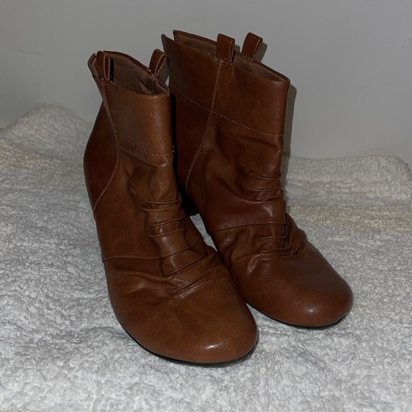 Almost NEW American Eagle booties, Brown, size 8.5, VERY COMFY, heel ht:2 inches - Picture 6 of 11